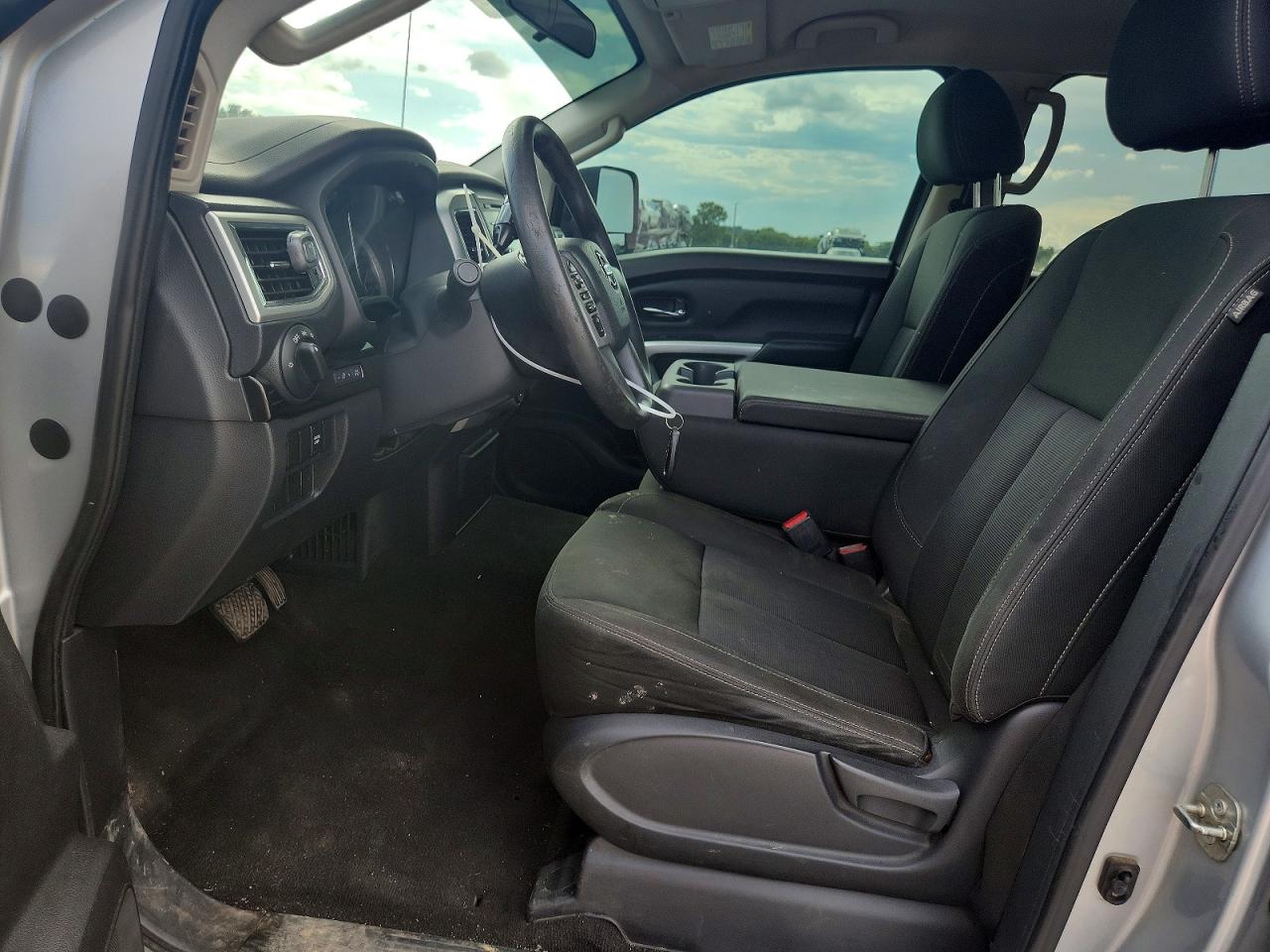 2017 NISSAN TITAN