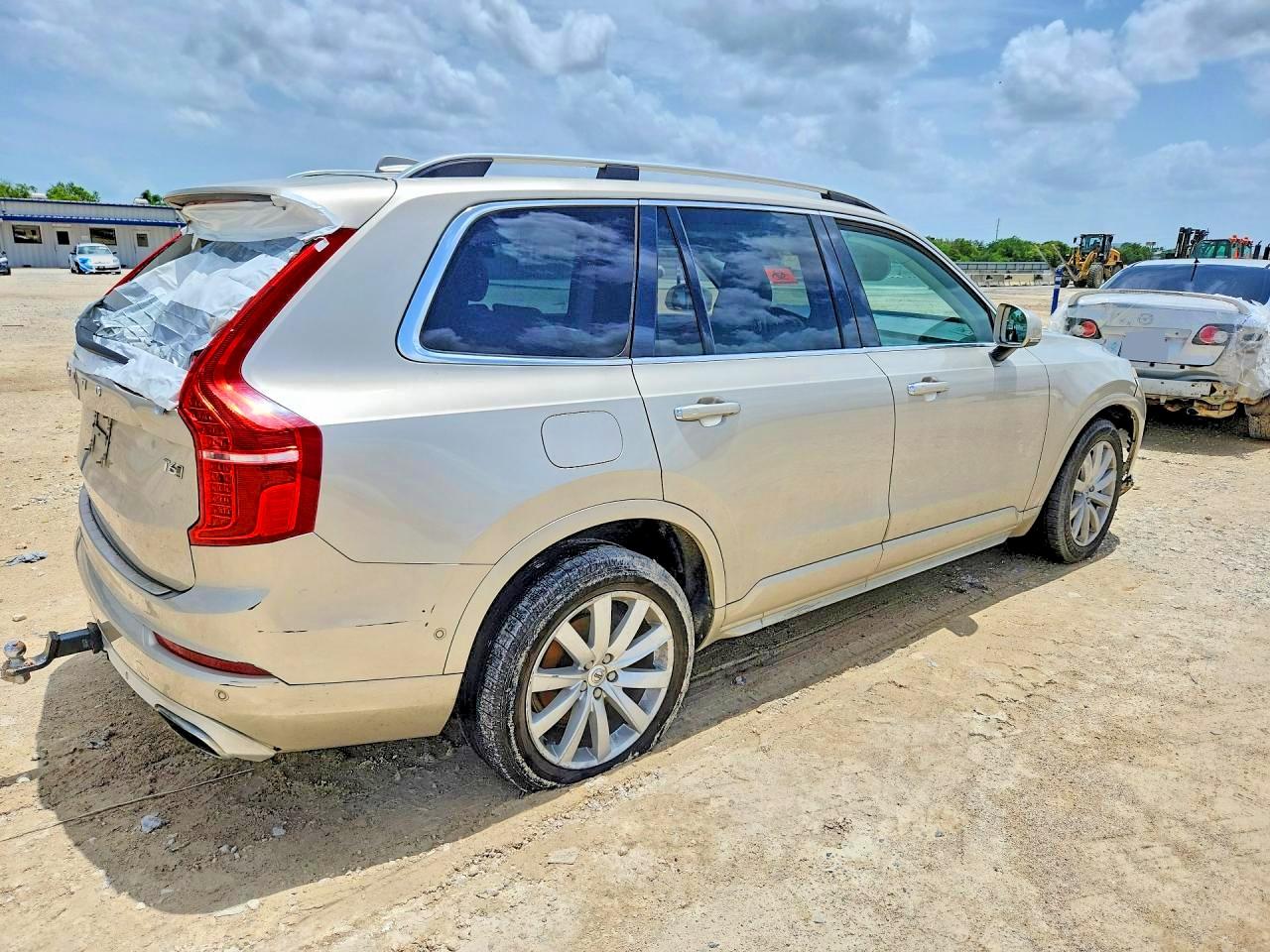2016 VOLVO XC90