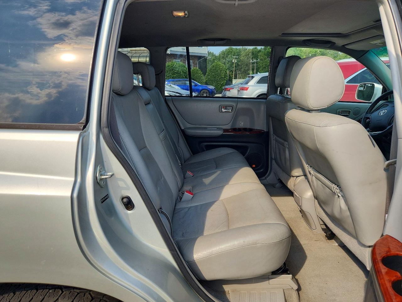 2004 TOYOTA HIGHLANDER
