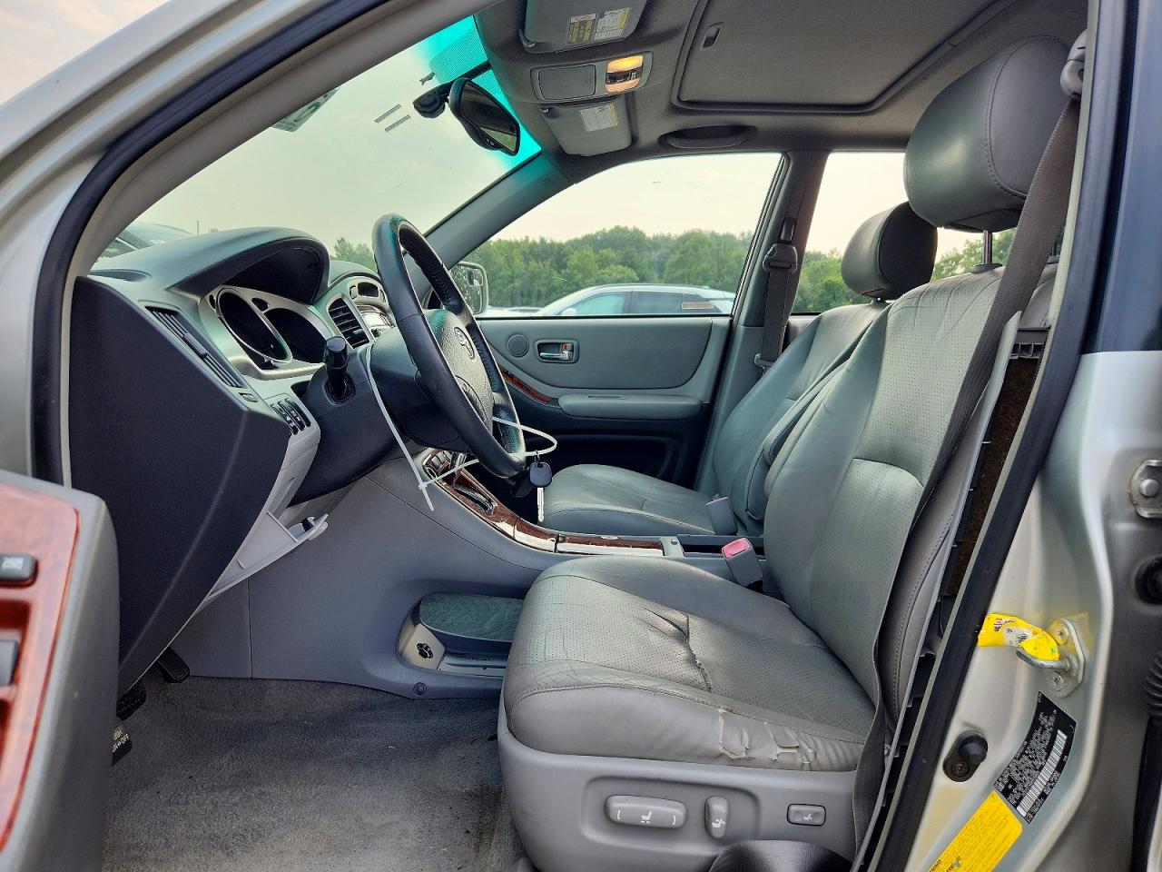 2004 TOYOTA HIGHLANDER