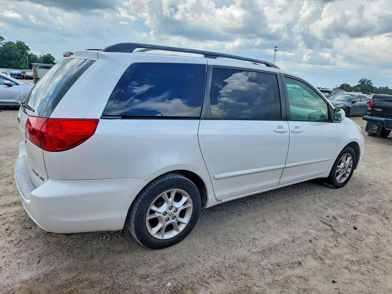 2006 TOYOTA SIENNA