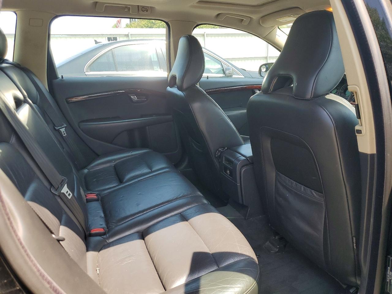 2008 VOLVO V70