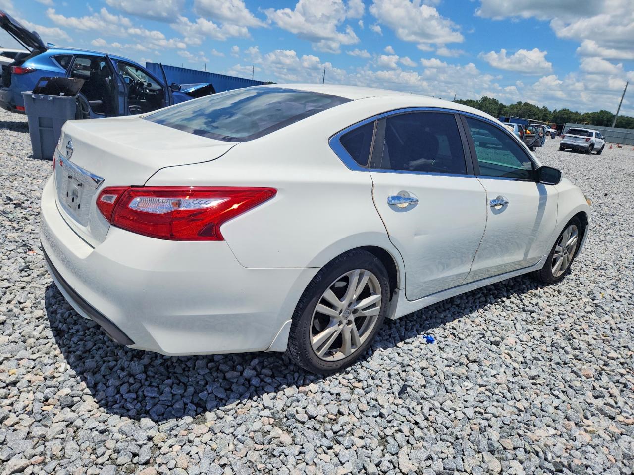 2017 NISSAN ALTIMA