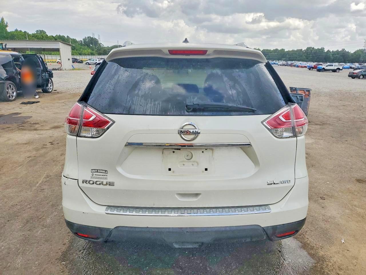 2015 NISSAN ROGUE