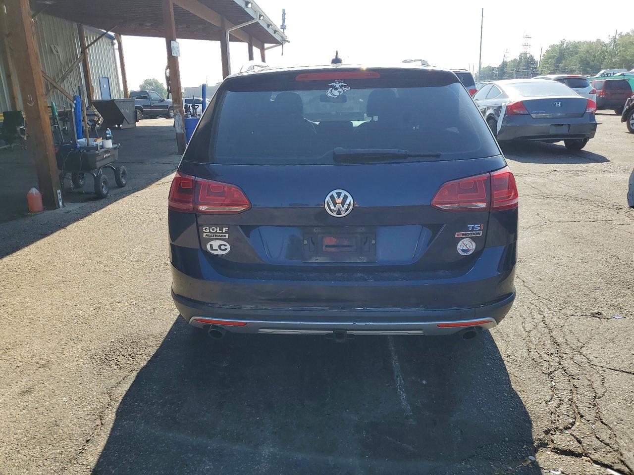 2017 VOLKSWAGEN GOLF