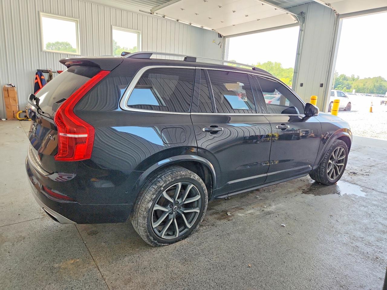 2017 VOLVO XC90