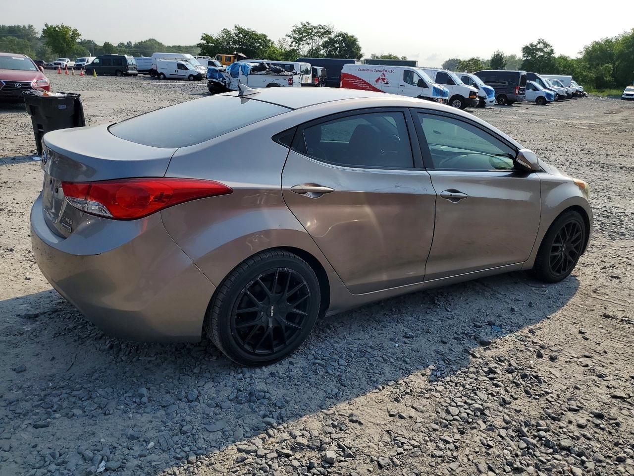 2013 HYUNDAI ELANTRA