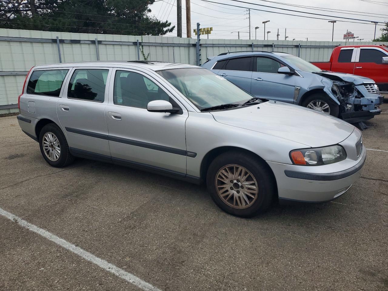 2004 VOLVO V70