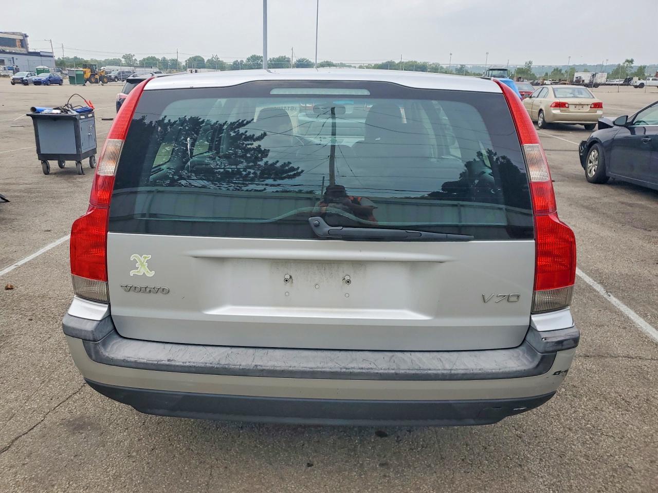 2004 VOLVO V70