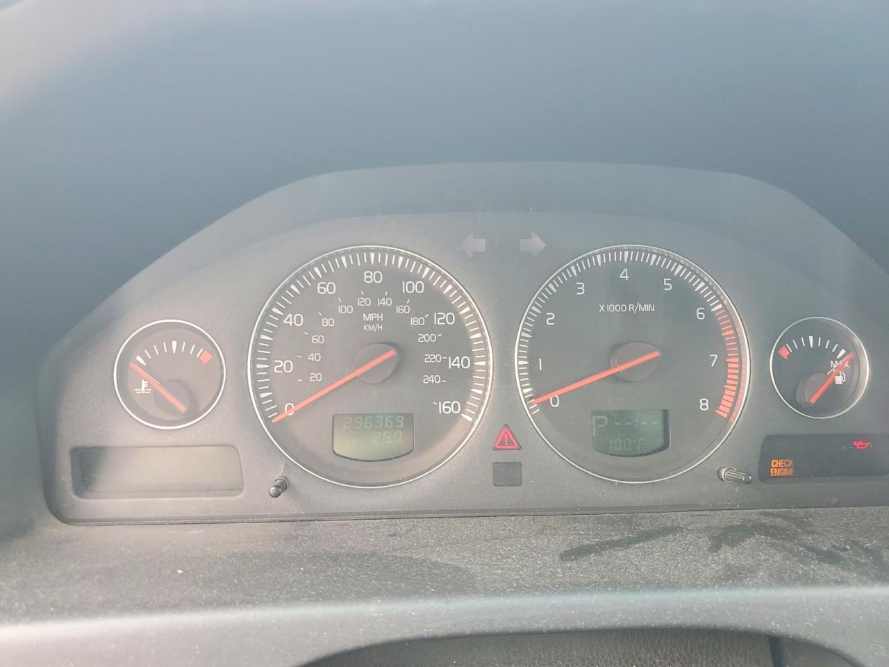 2004 VOLVO V70