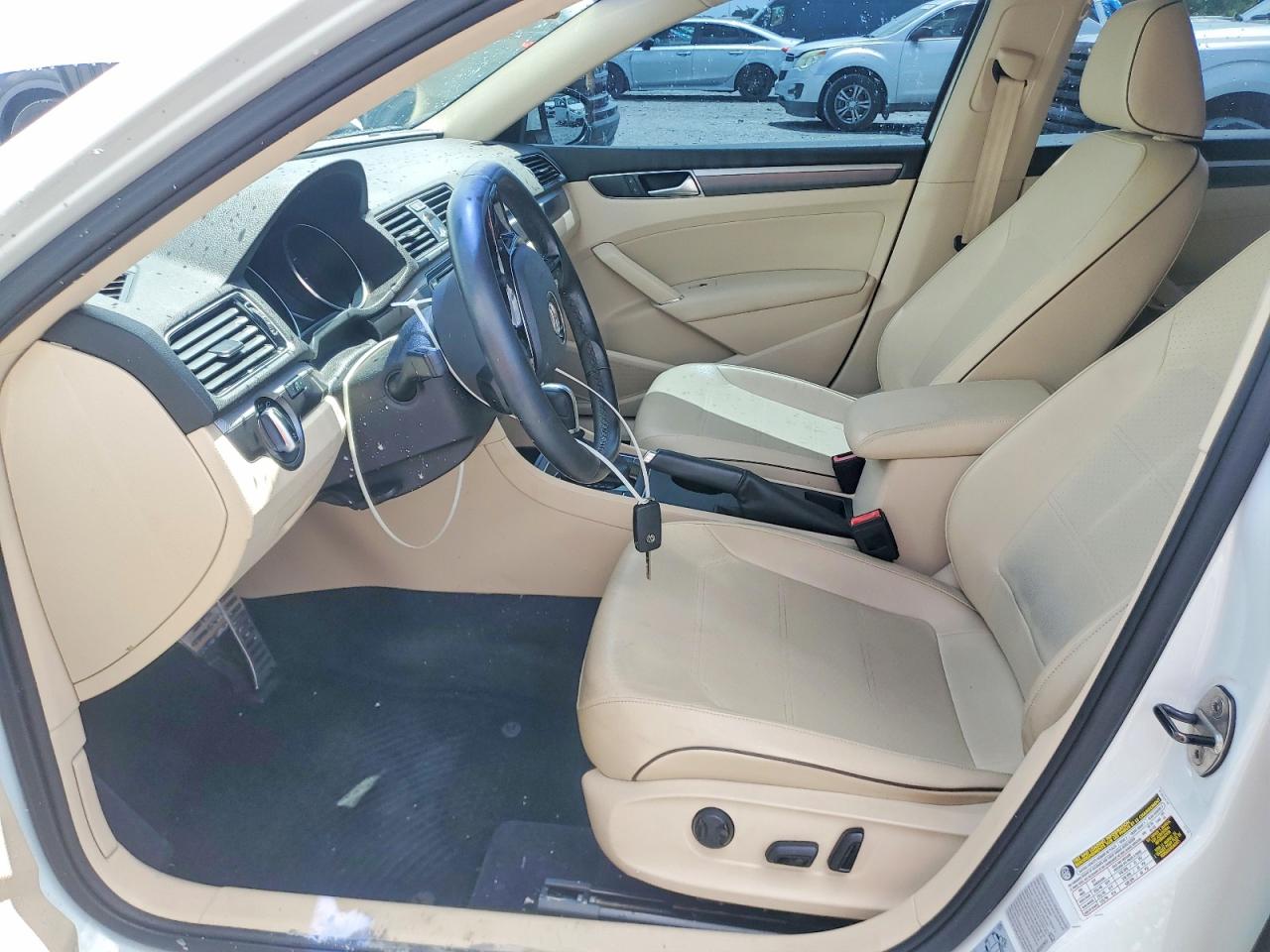 2017 VOLKSWAGEN PASSAT