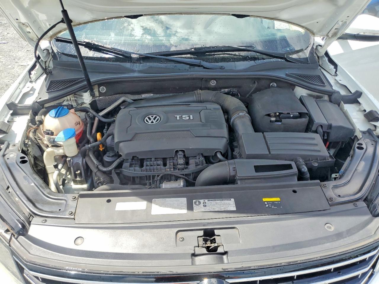 2017 VOLKSWAGEN PASSAT
