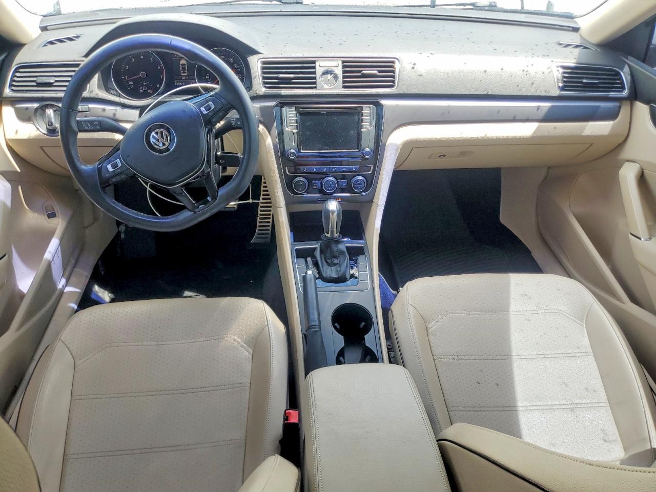 2017 VOLKSWAGEN PASSAT