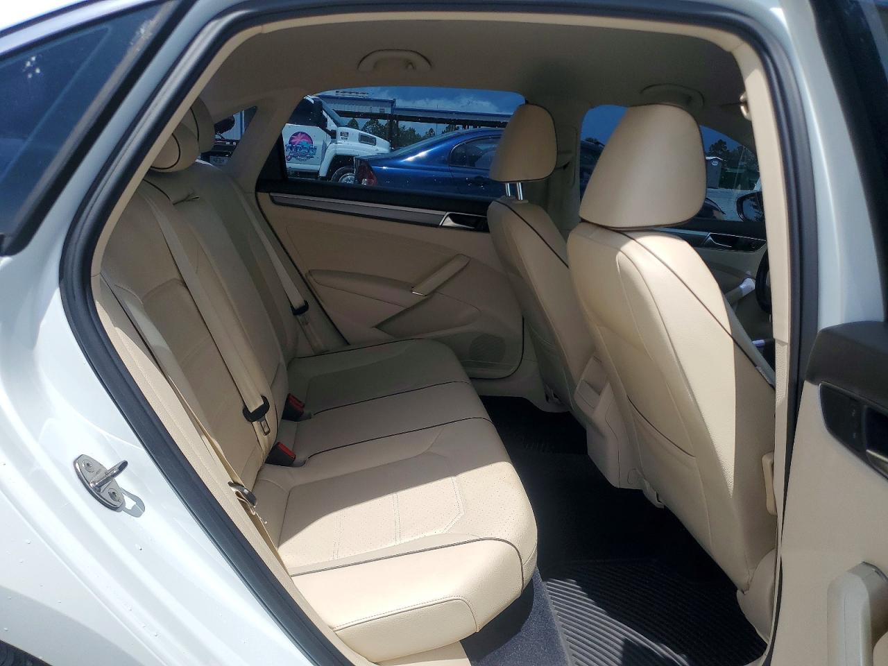 2017 VOLKSWAGEN PASSAT