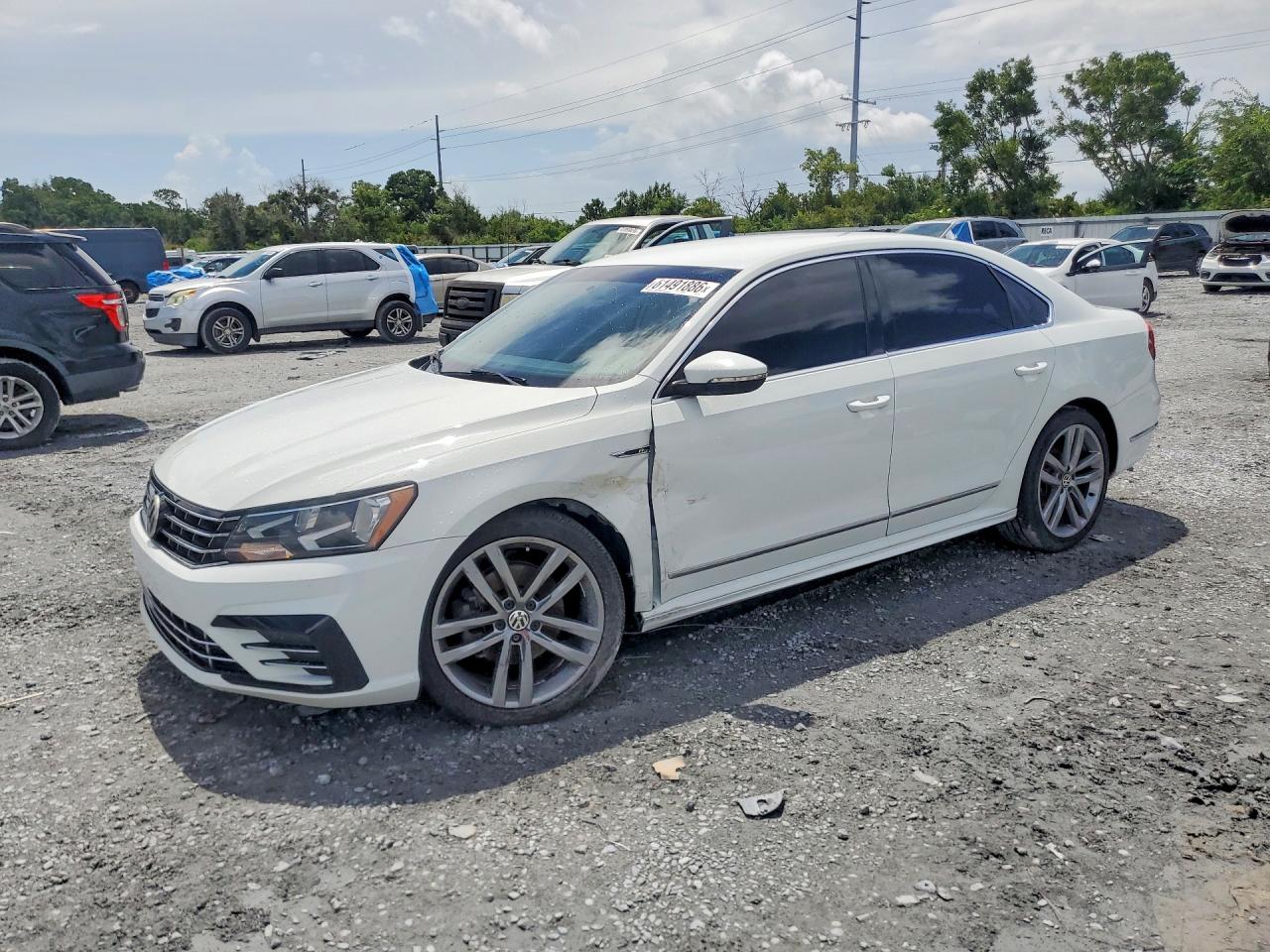 2017 VOLKSWAGEN PASSAT