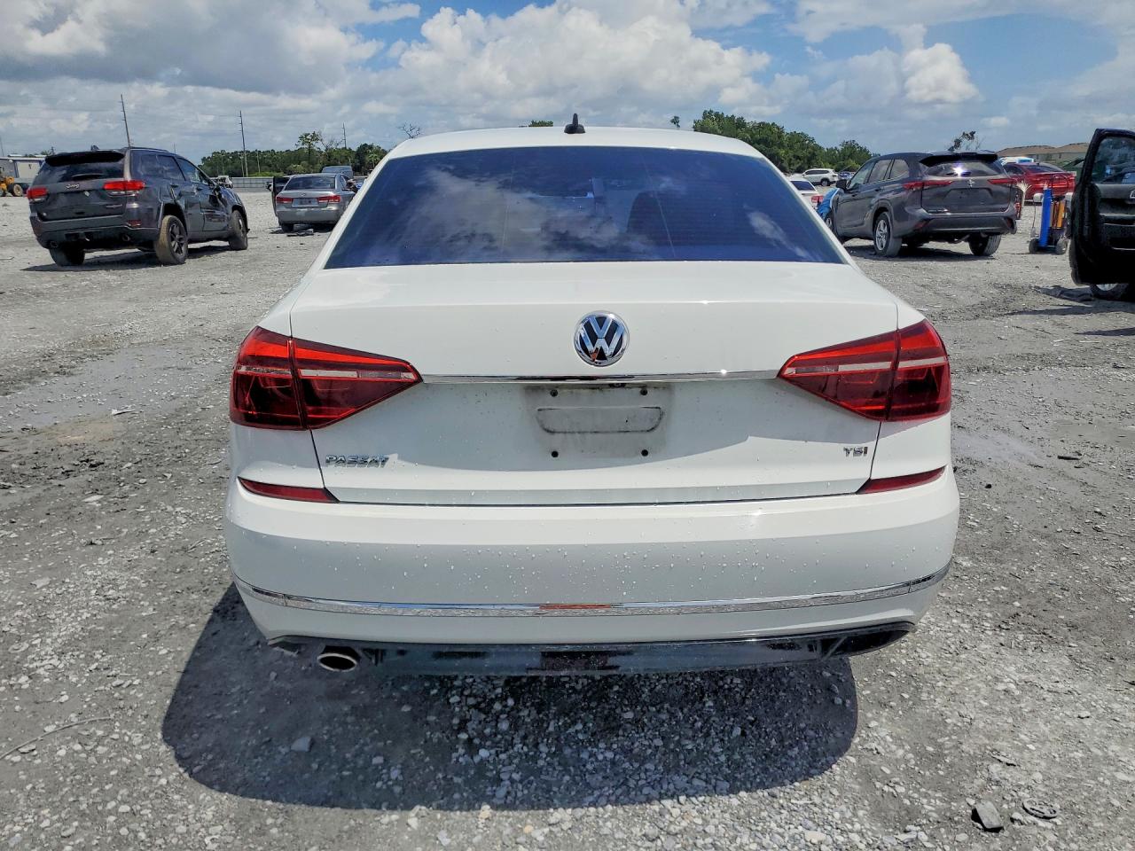 2017 VOLKSWAGEN PASSAT
