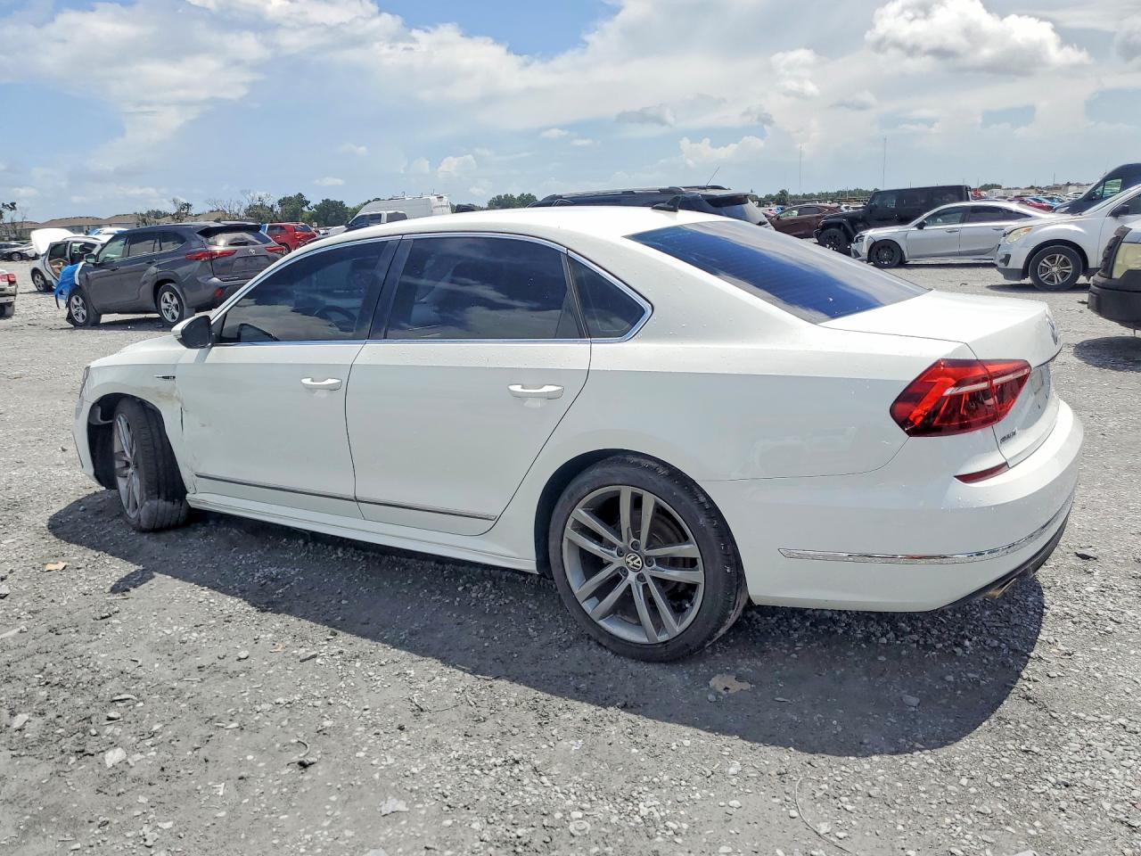 2017 VOLKSWAGEN PASSAT
