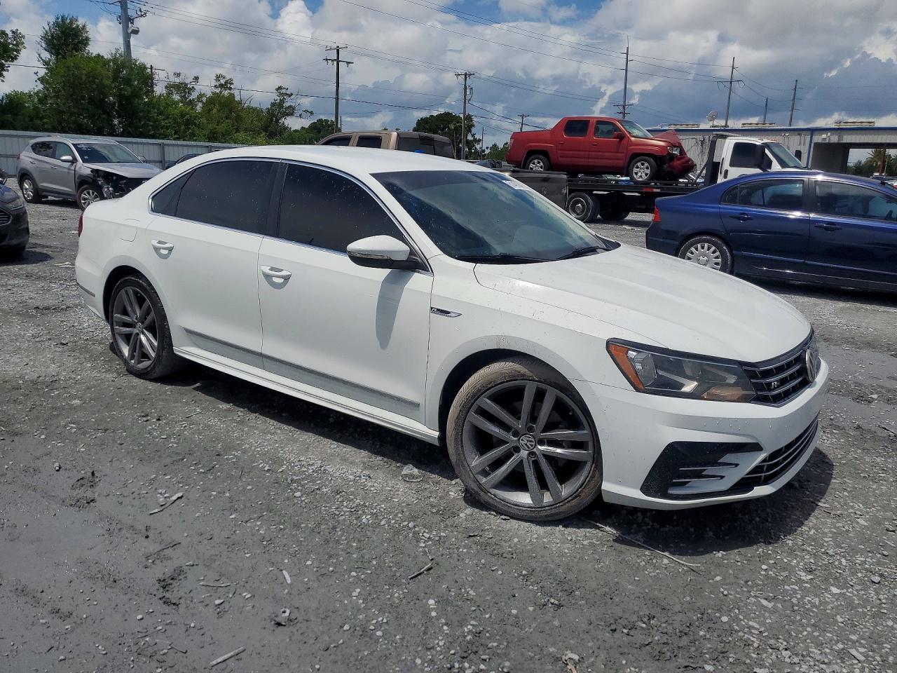 2017 VOLKSWAGEN PASSAT