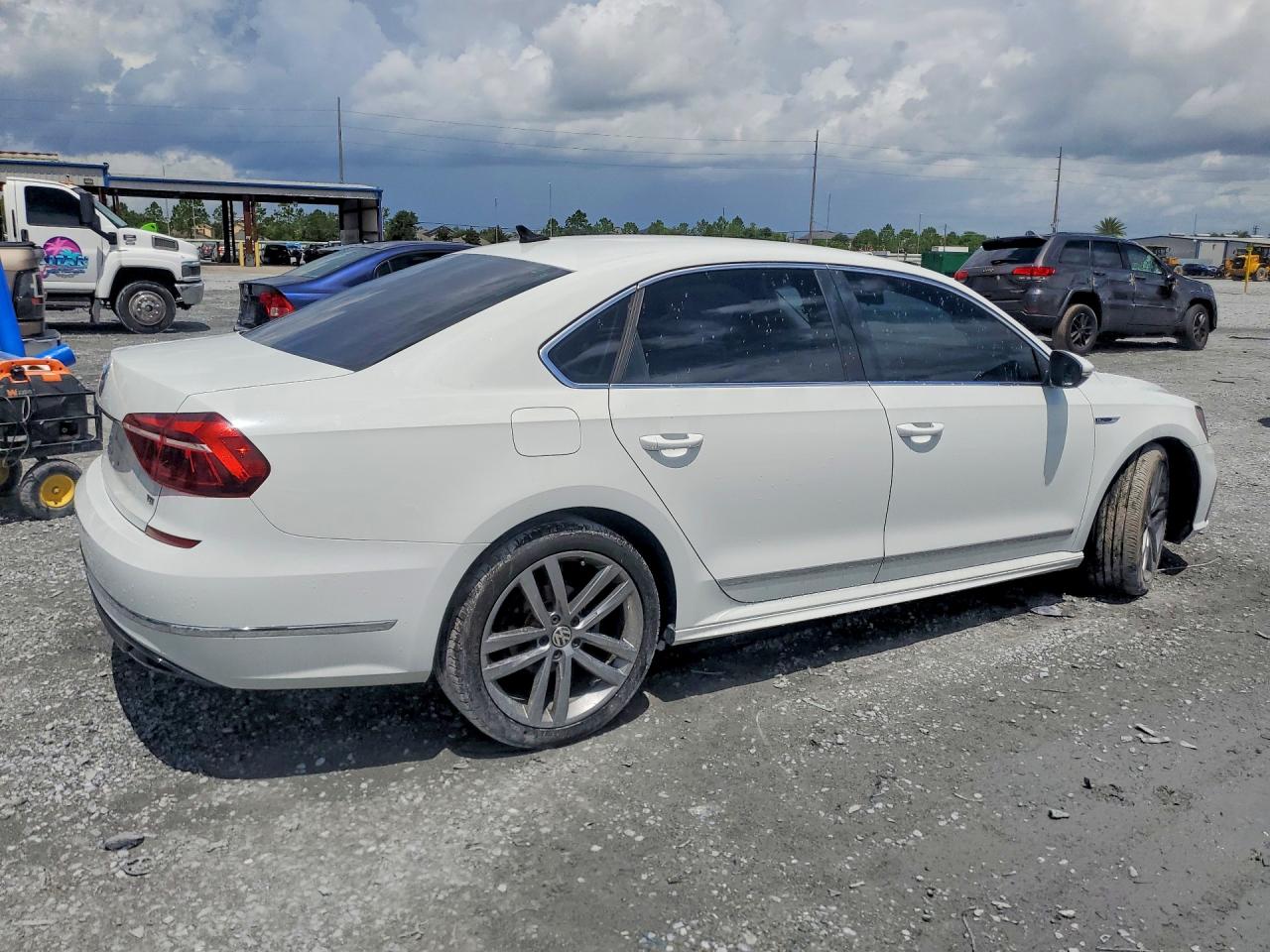2017 VOLKSWAGEN PASSAT