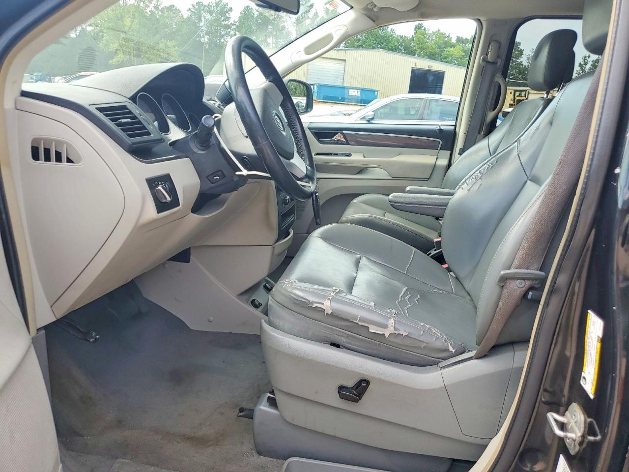 2010 VOLKSWAGEN ROUTAN