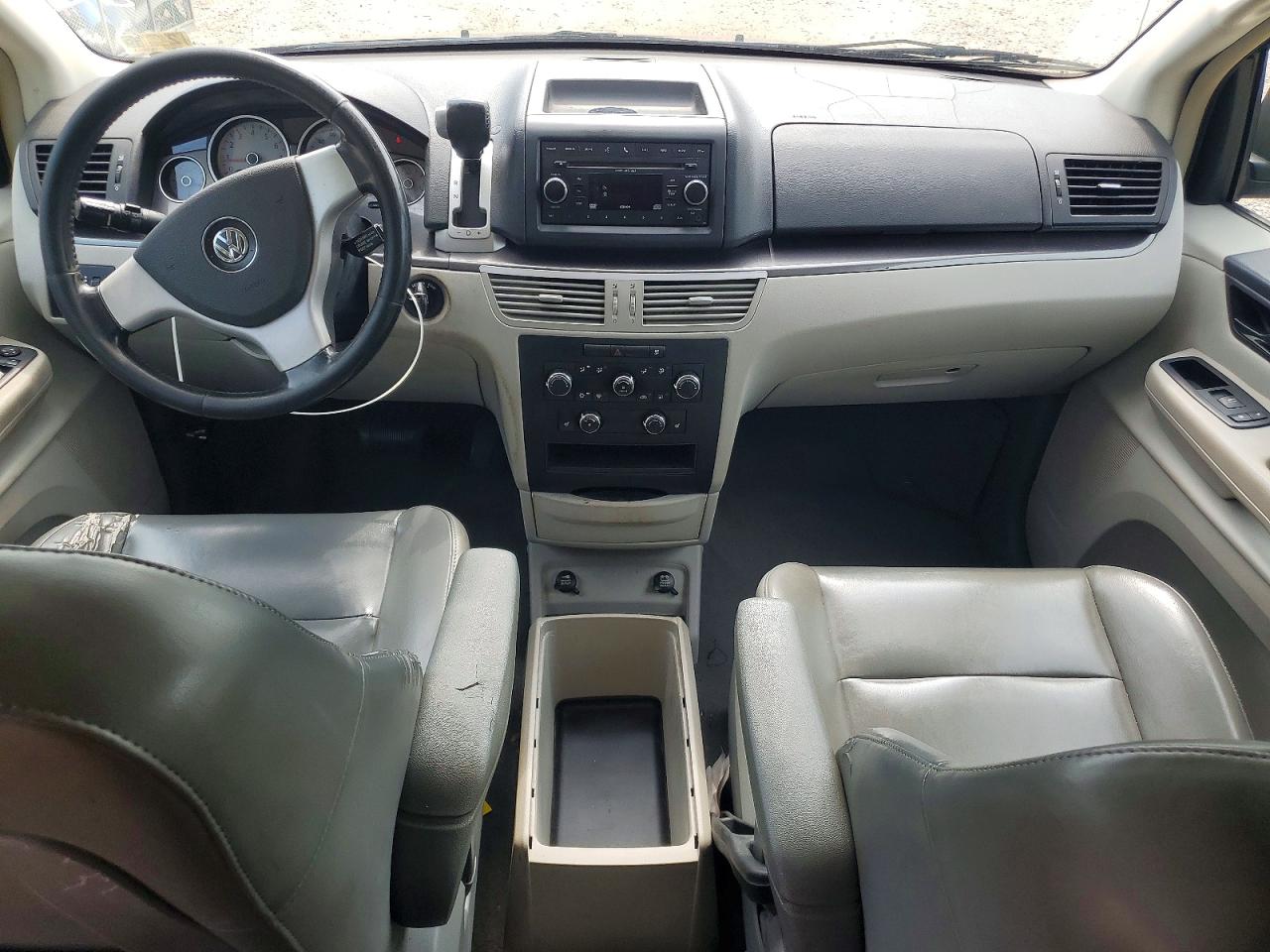 2010 VOLKSWAGEN ROUTAN