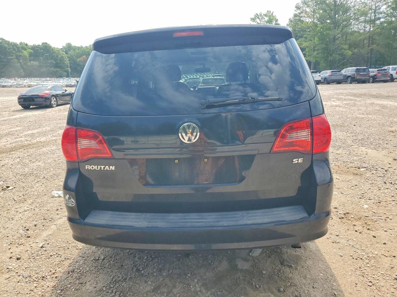 2010 VOLKSWAGEN ROUTAN