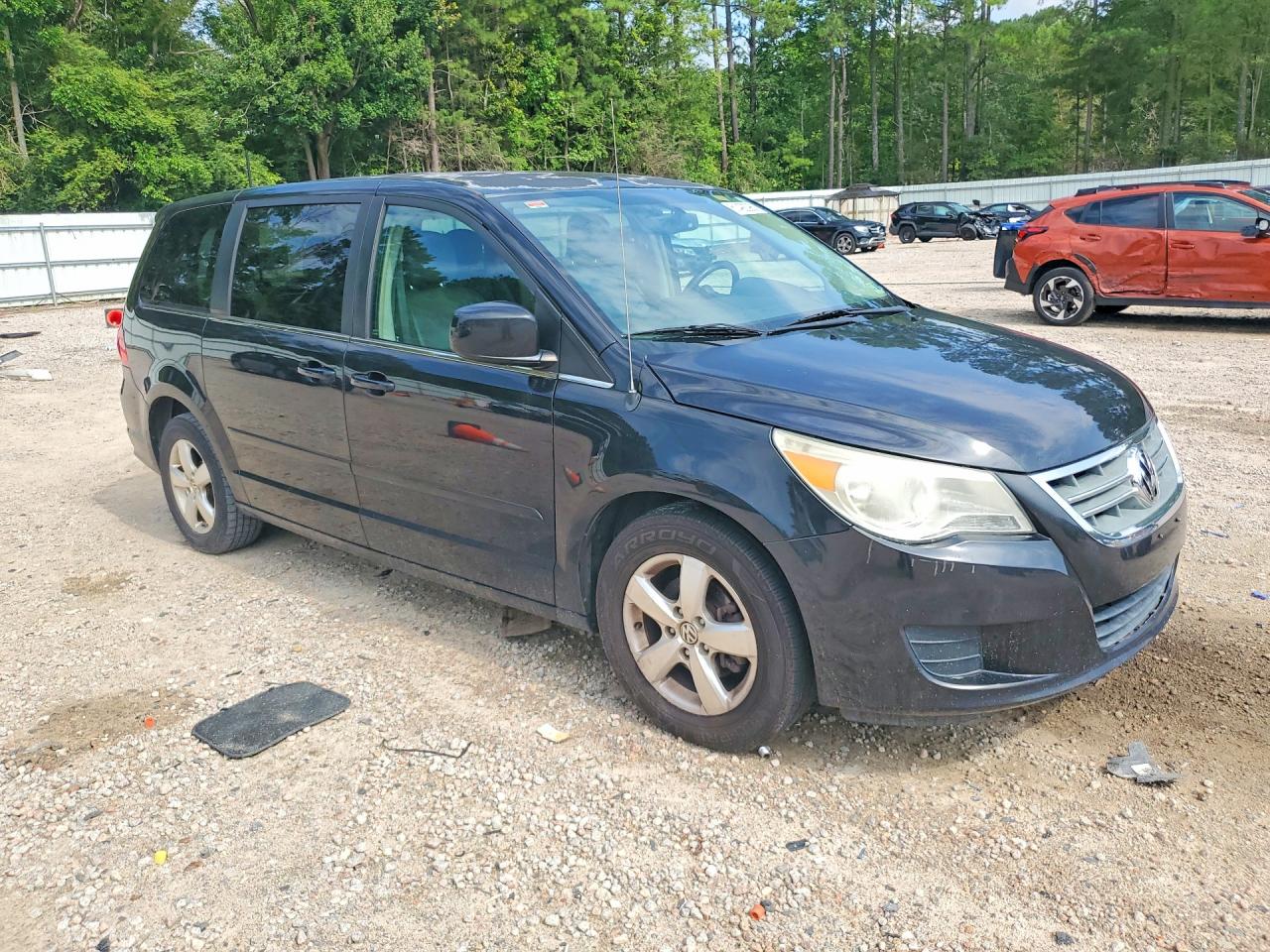 2010 VOLKSWAGEN ROUTAN