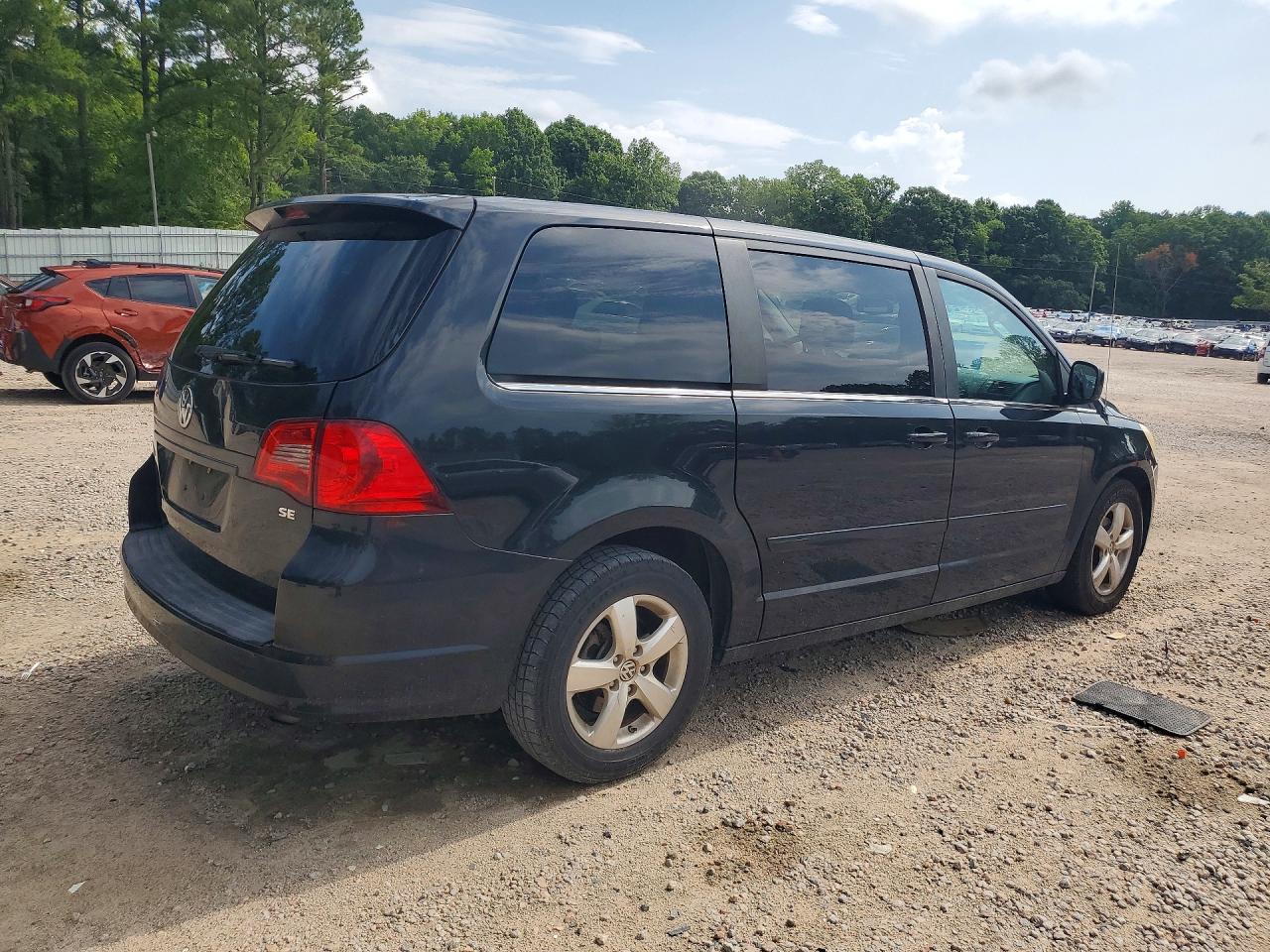 2010 VOLKSWAGEN ROUTAN