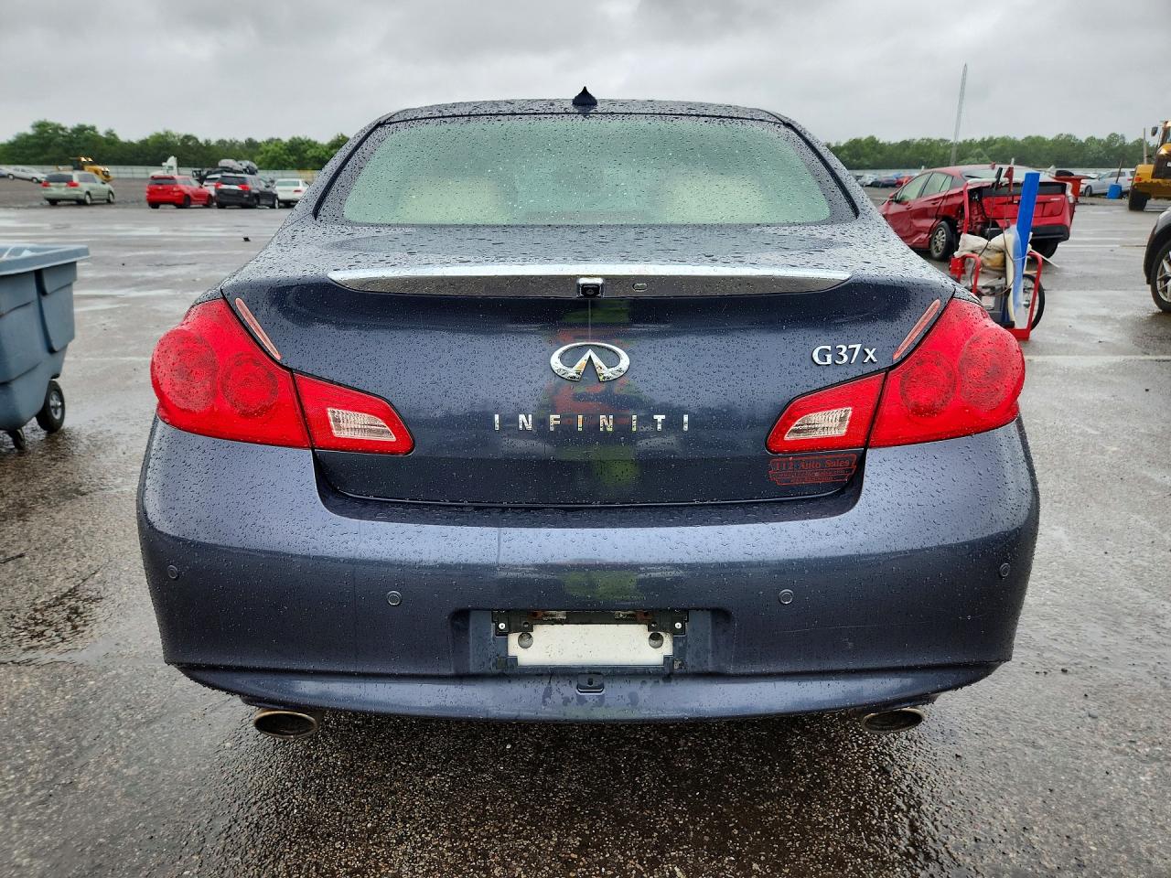 2011 INFINITI G37