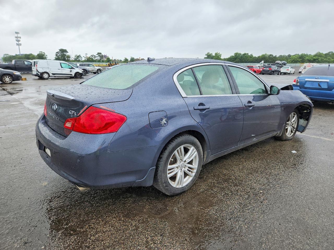 2011 INFINITI G37