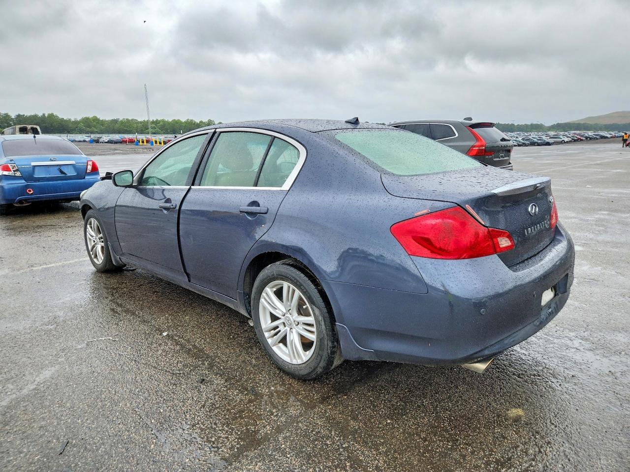 2011 INFINITI G37