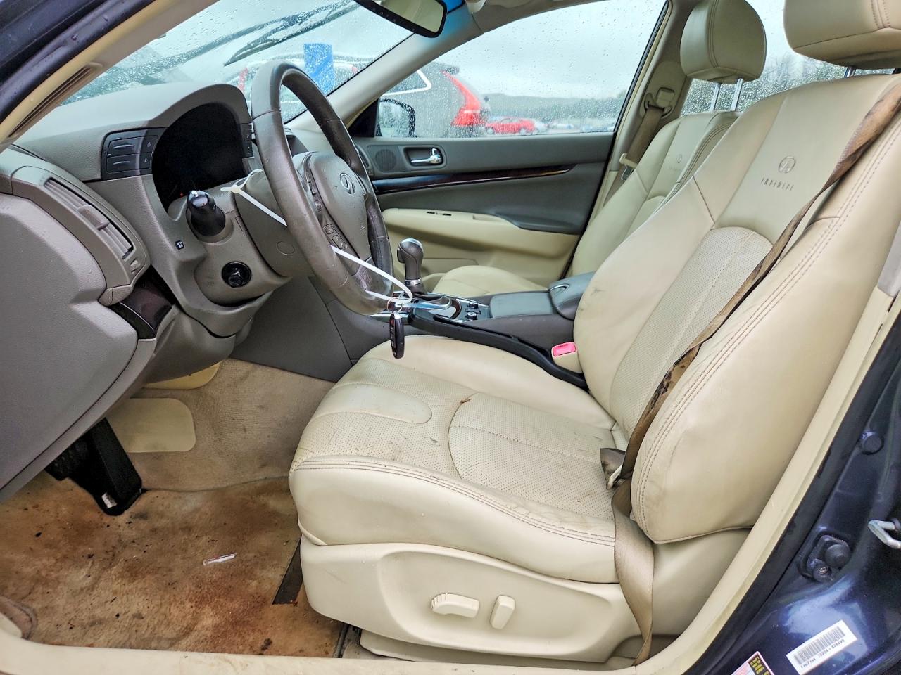 2011 INFINITI G37