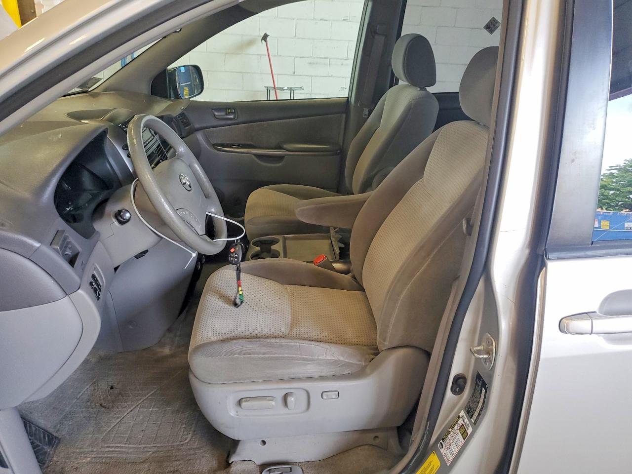2008 TOYOTA SIENNA