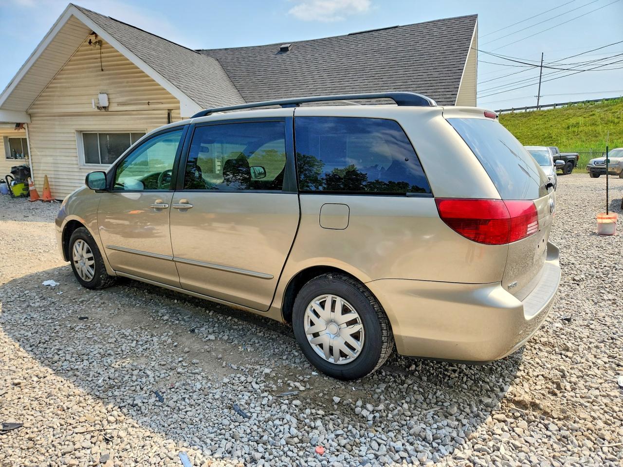 2004 TOYOTA SIENNA