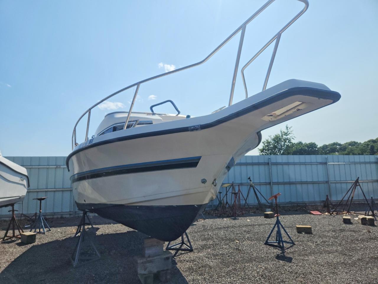 1995 STRATOS BOAT 2300