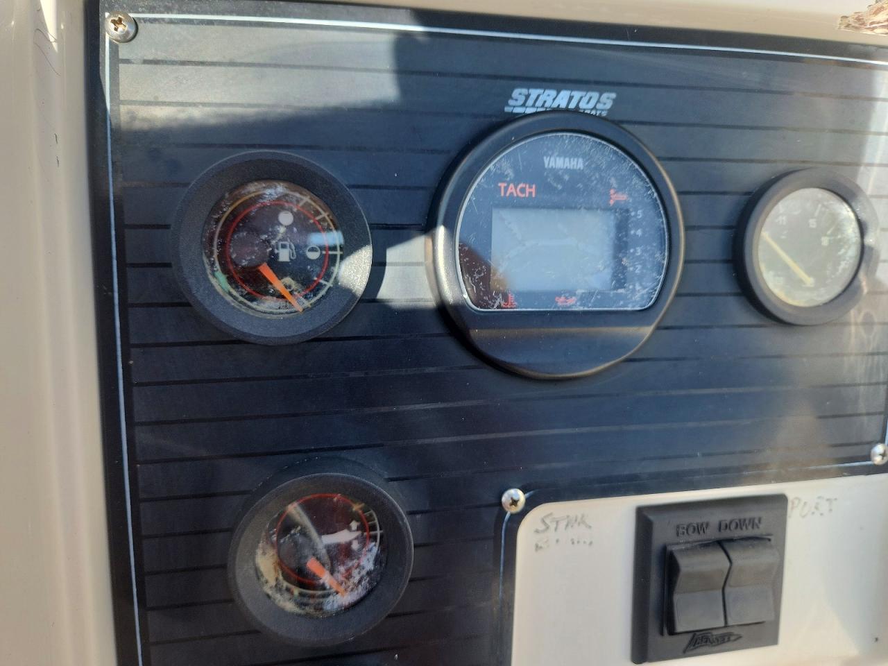 1995 STRATOS BOAT 2300