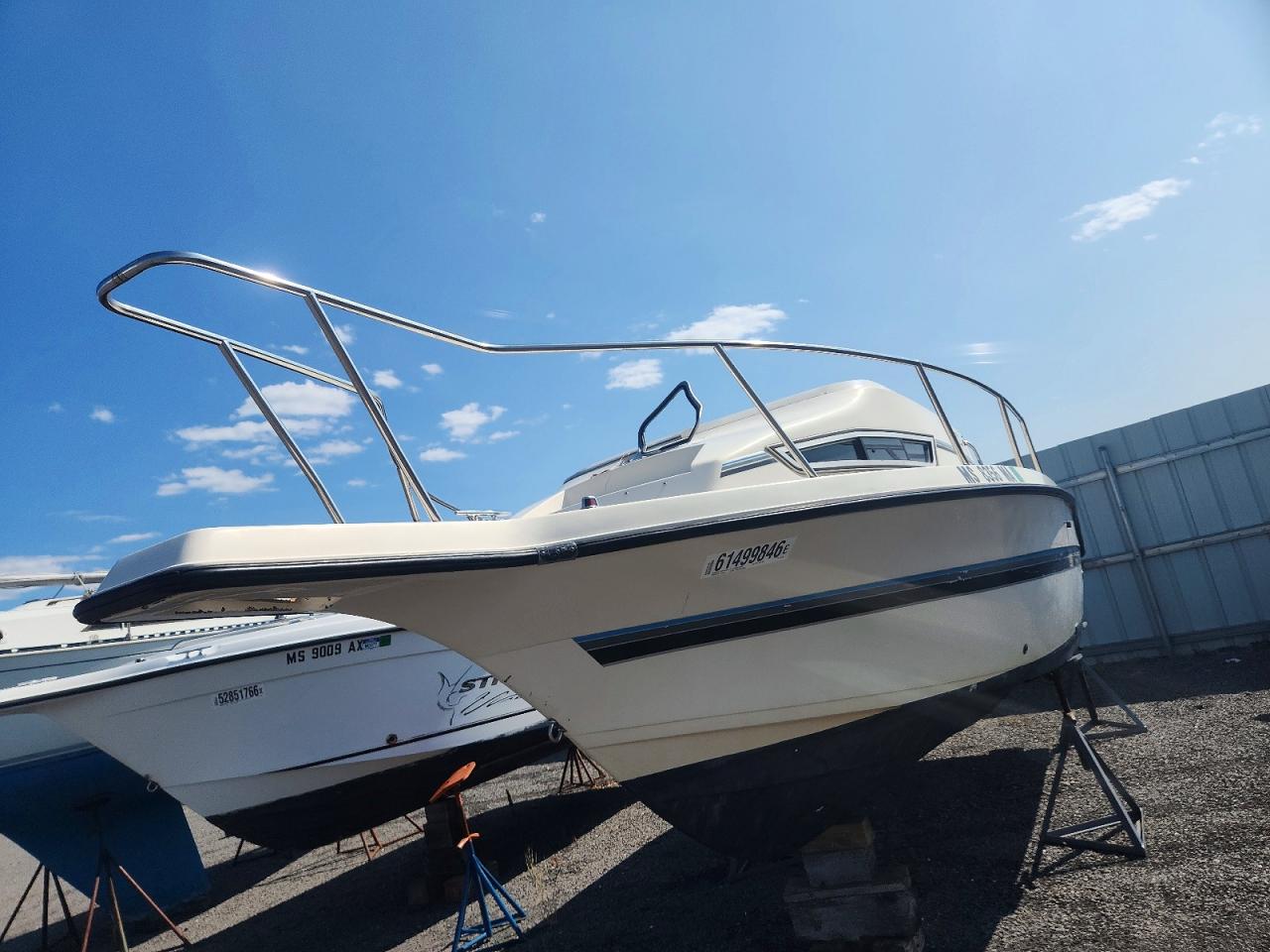 1995 STRATOS BOAT 2300