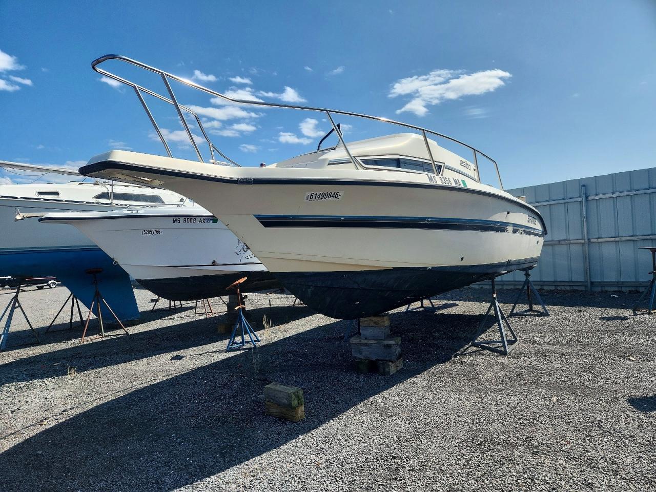 1995 STRATOS BOAT 2300