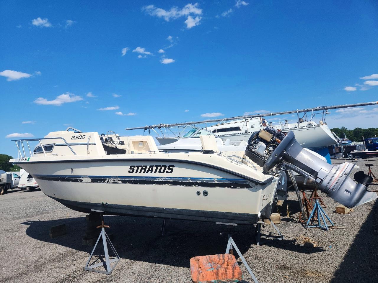 1995 STRATOS BOAT 2300