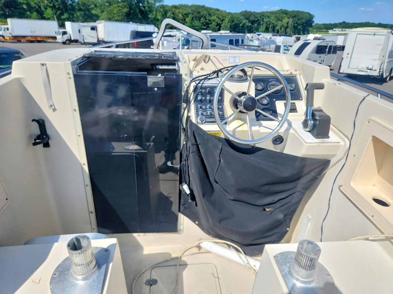 1995 STRATOS BOAT 2300