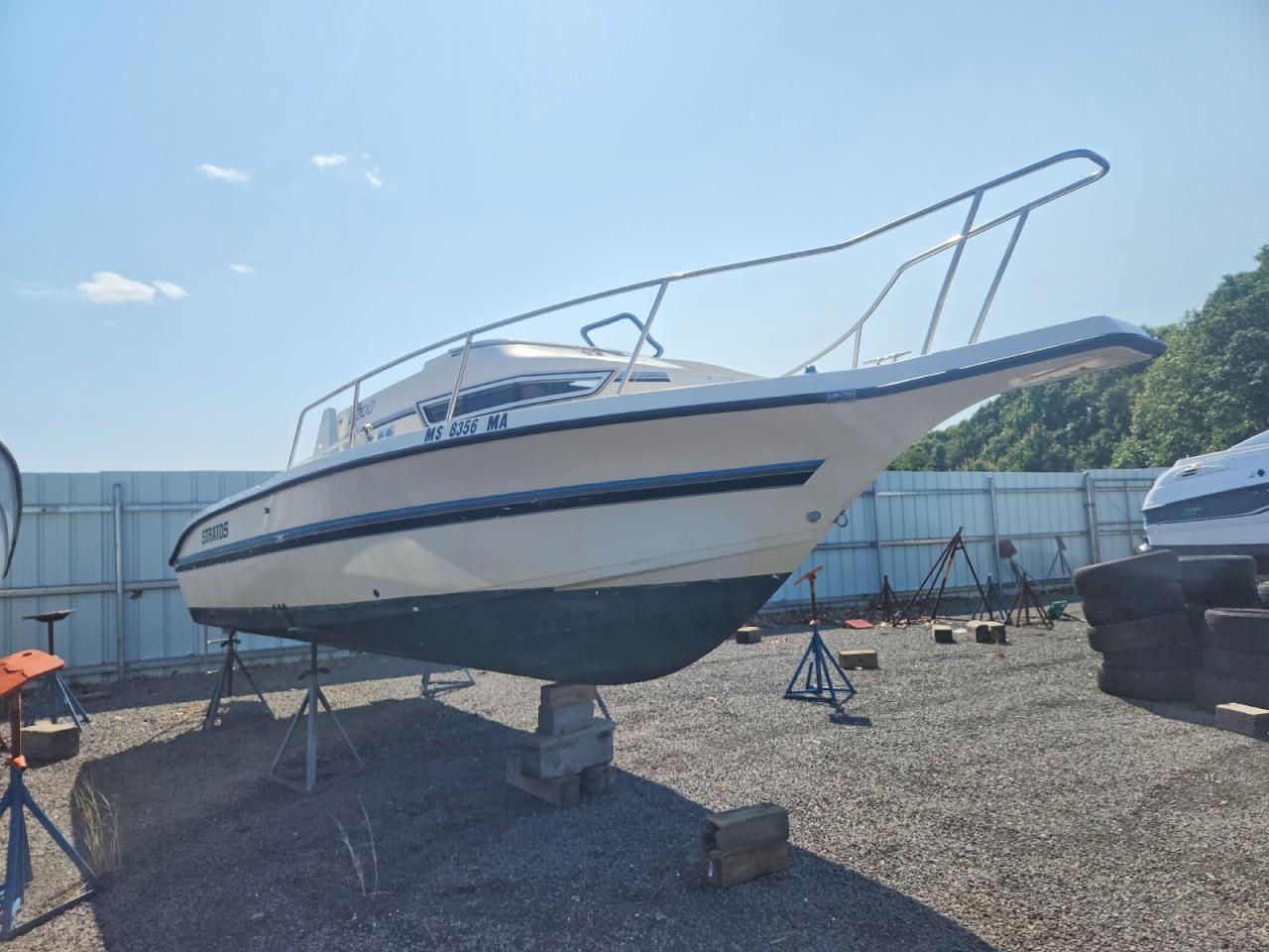 1995 STRATOS BOAT 2300
