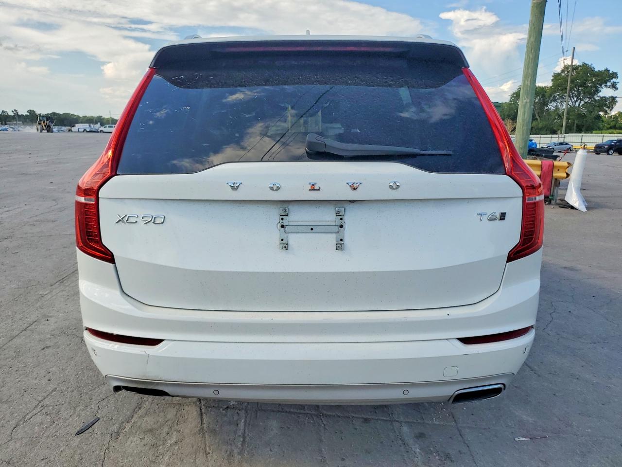 2018 VOLVO XC90