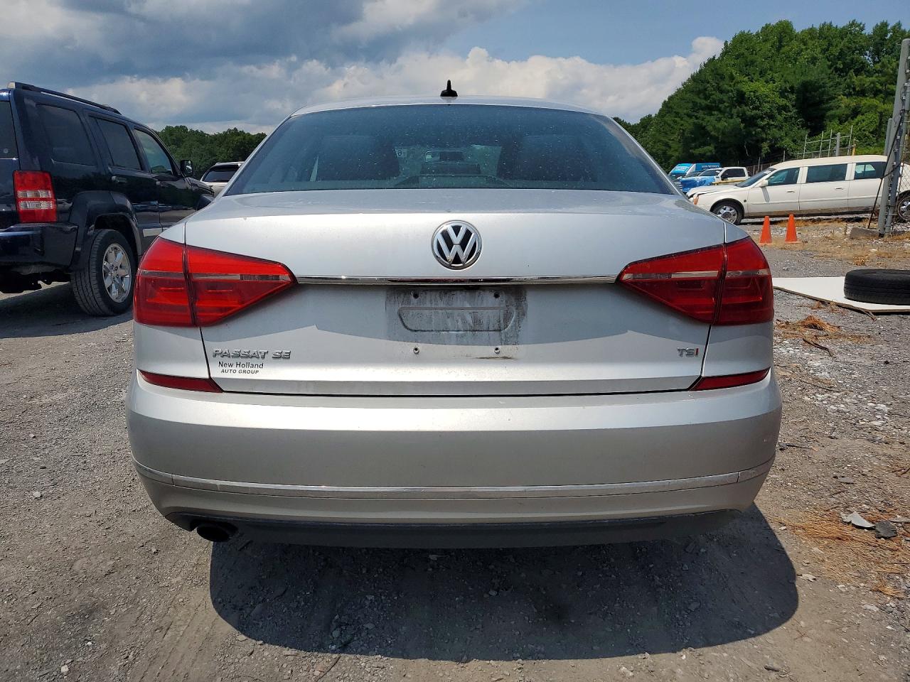 2016 VOLKSWAGEN PASSAT