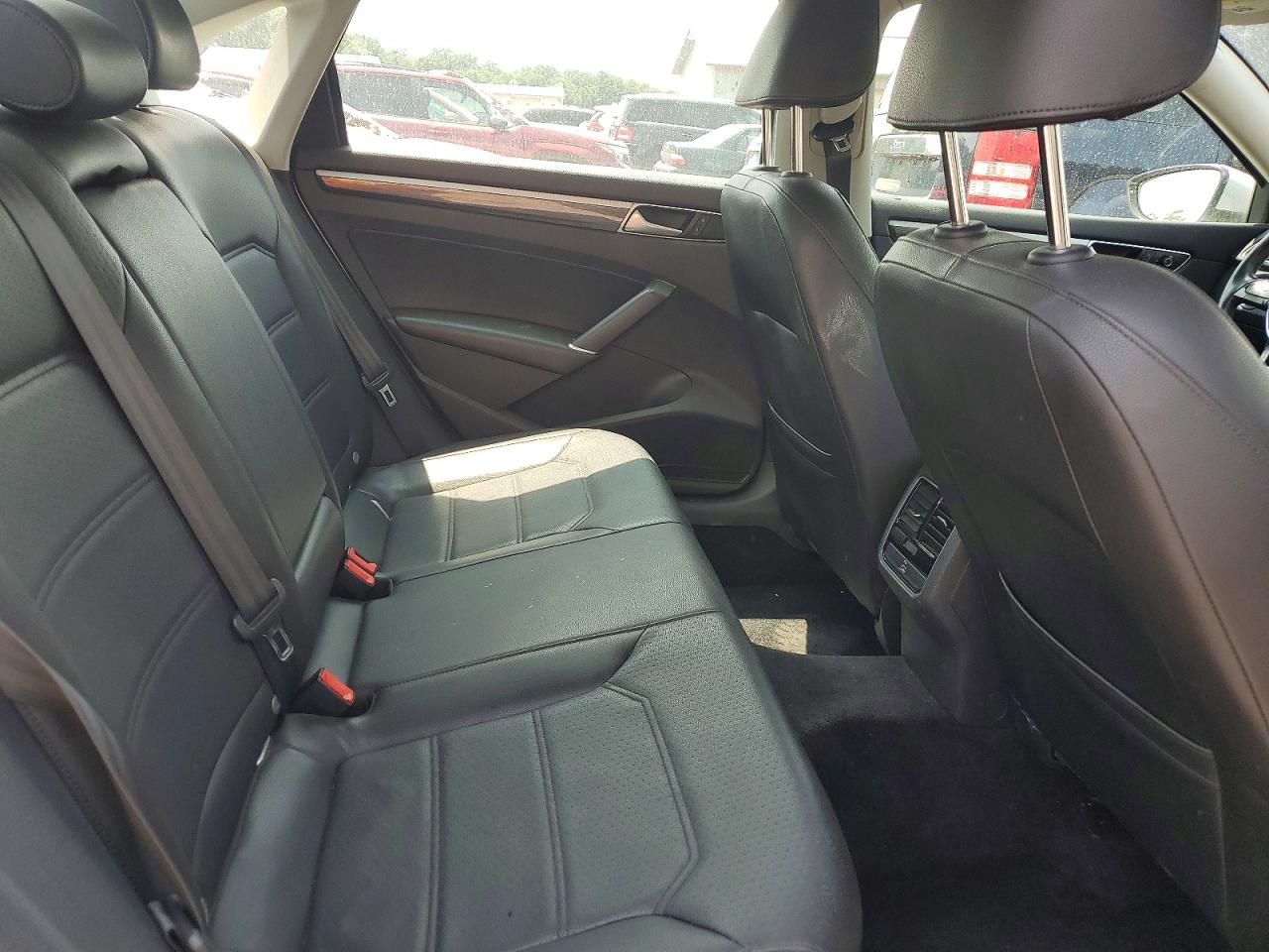 2016 VOLKSWAGEN PASSAT
