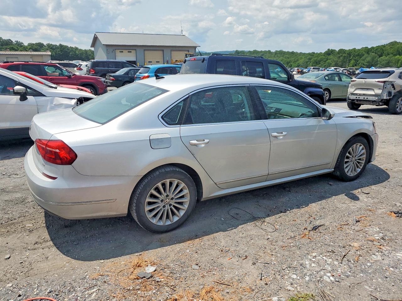 2016 VOLKSWAGEN PASSAT