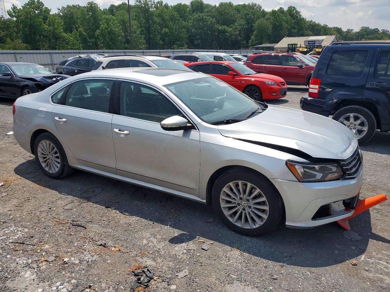 2016 VOLKSWAGEN PASSAT