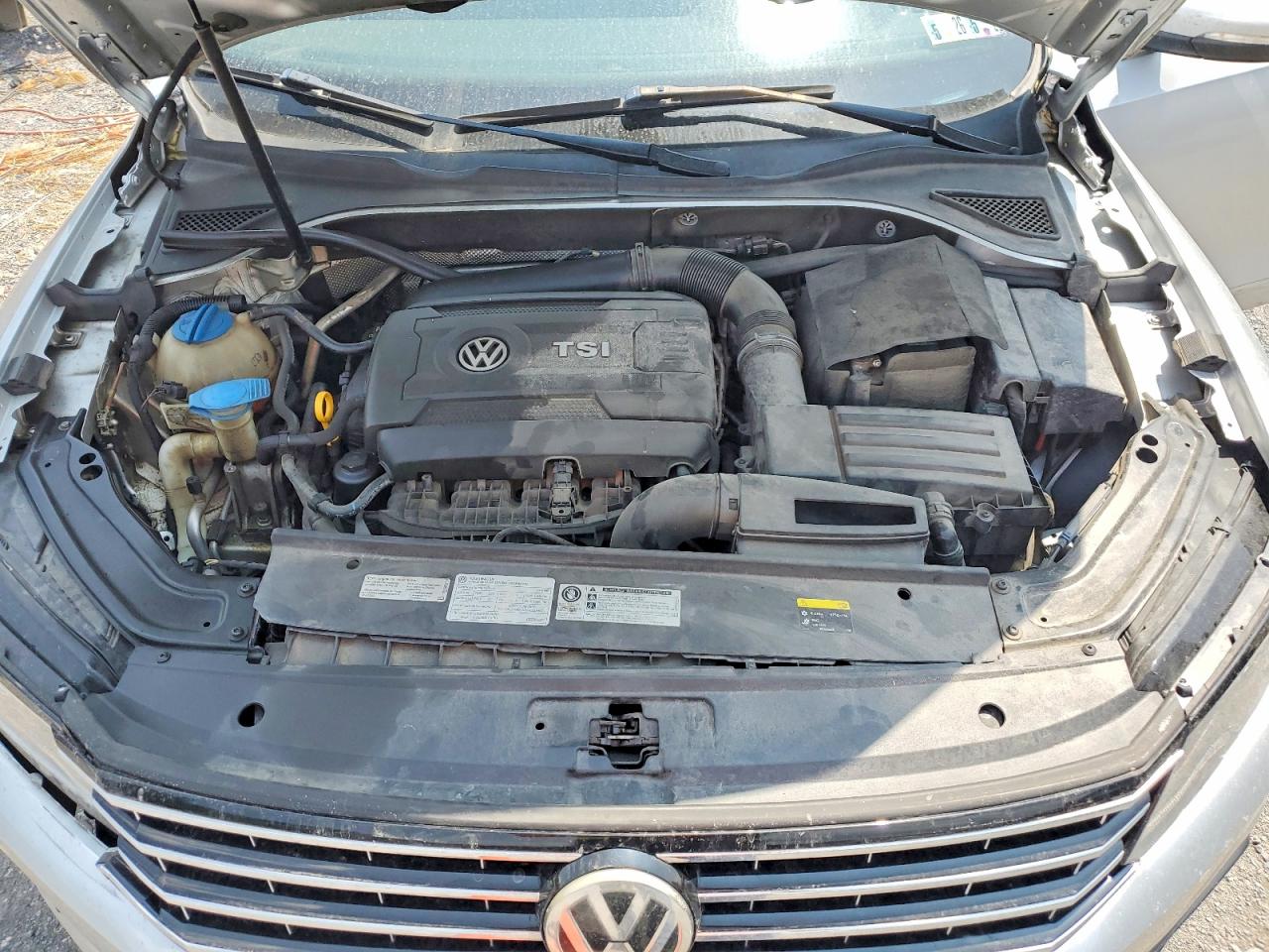 2016 VOLKSWAGEN PASSAT