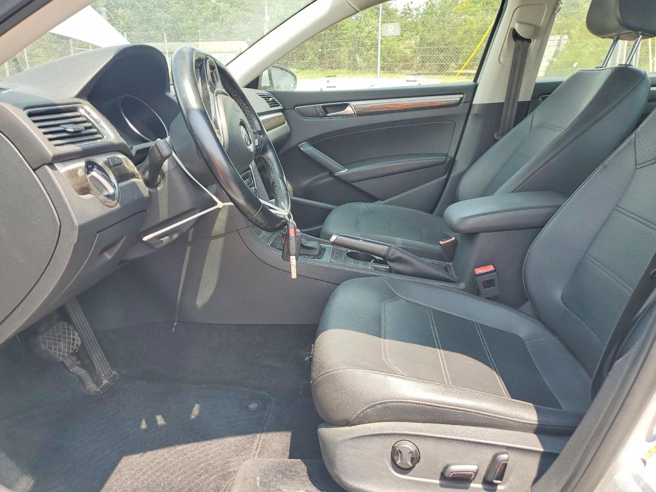 2016 VOLKSWAGEN PASSAT