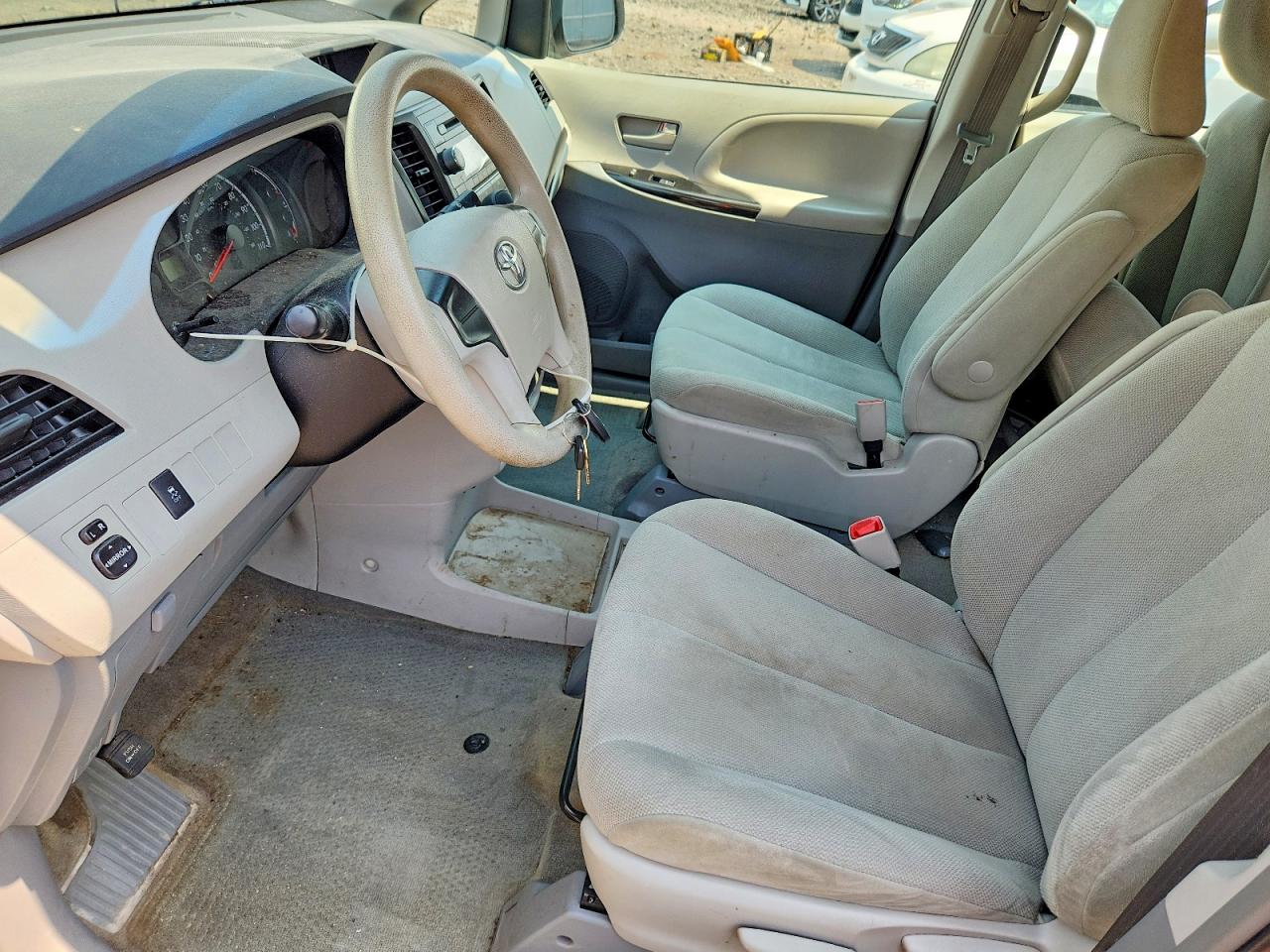 2014 TOYOTA SIENNA