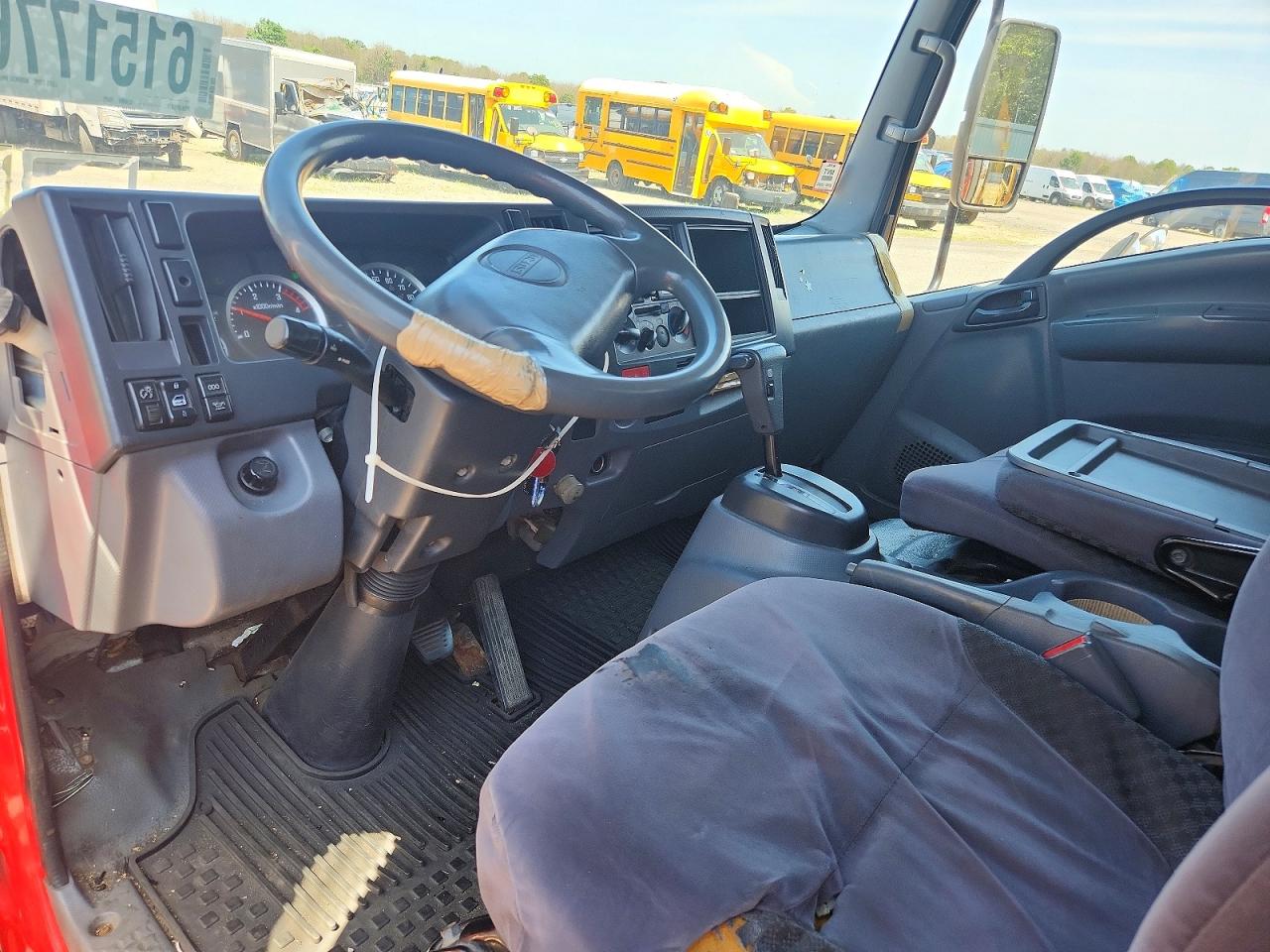 2013 ISUZU NQR